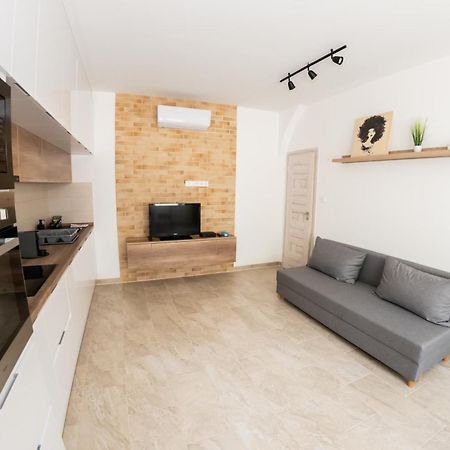 Winestone Corner Apartment Дебрецен Экстерьер фото
